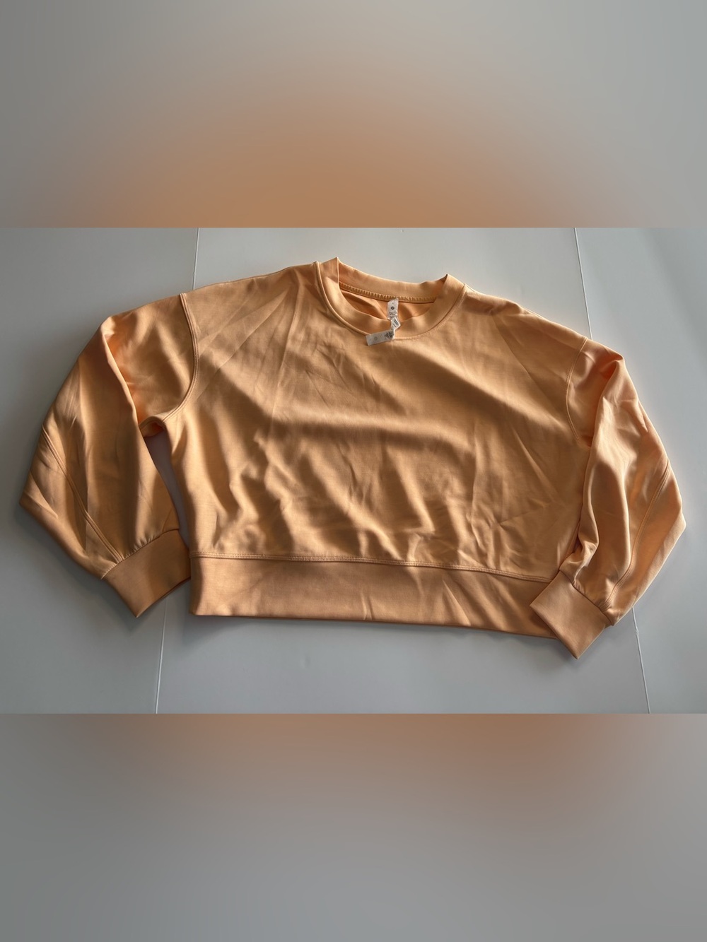 Lululemon Women’s perfectly soft cropped crewneck size 6